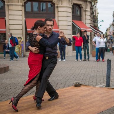 Couple dancing in the streets of Argentina