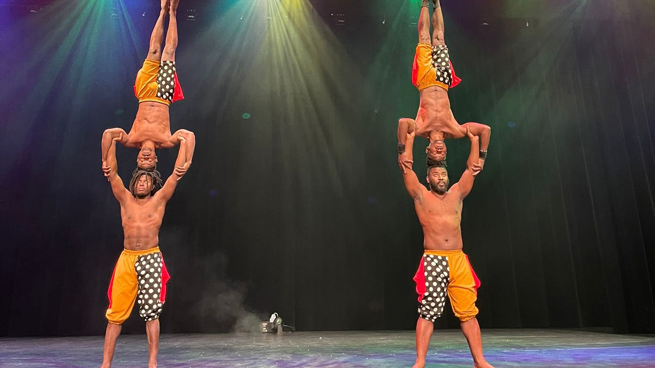 ZuZu Acrobats