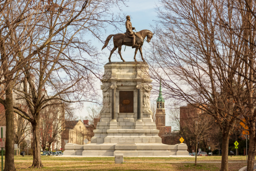 Robert E. Lee monument.